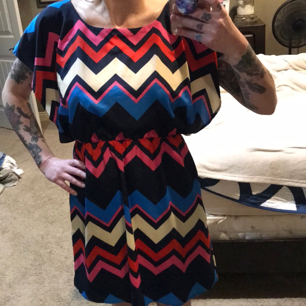 Chevron print cape style sleeve dress